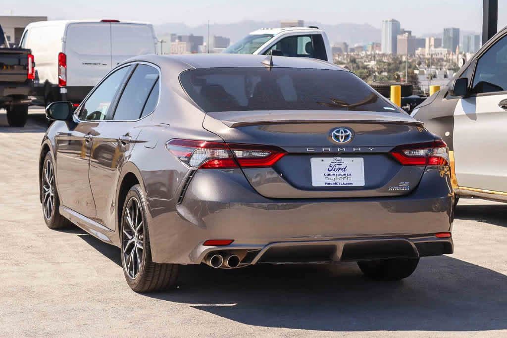 Used 2021 Toyota Camry SE FWD image 6