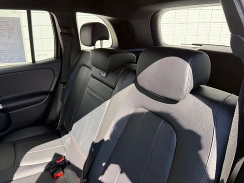 Used 2023 Mercedes-Benz GLB 250 4MATIC image 19