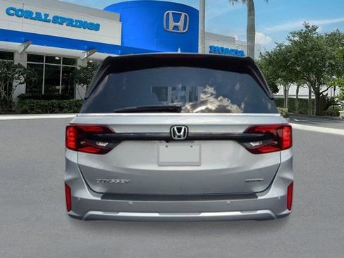 New 2026 Honda Odyssey Touring image 4