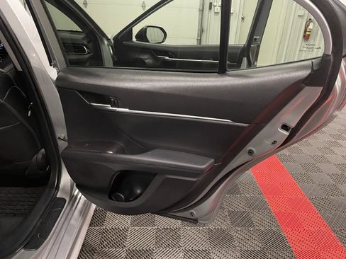 Used 2022 Toyota Camry SE image 39