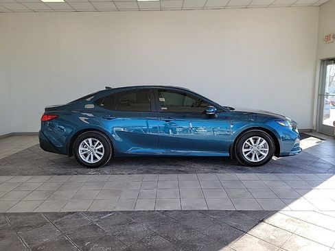Used 2026 Toyota Camry LE w/ Convenience Package image 4