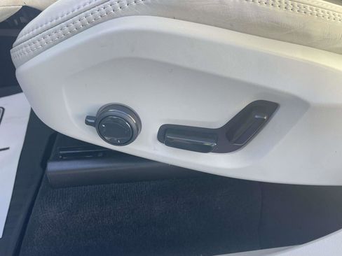 Certified 2023 Volvo XC90 T8 Ultimate w/ Lounge Package image 21