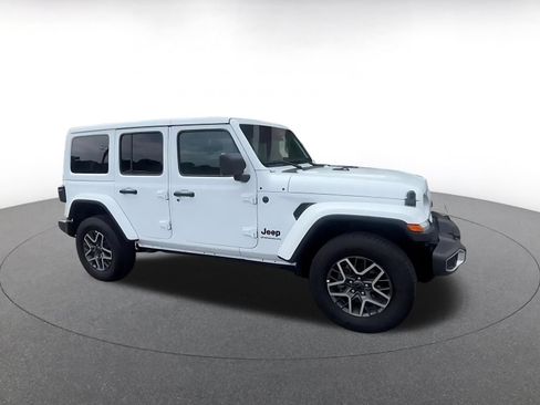 Used 2025 Jeep Wrangler Unlimited Sahara AWD/4WD image 2