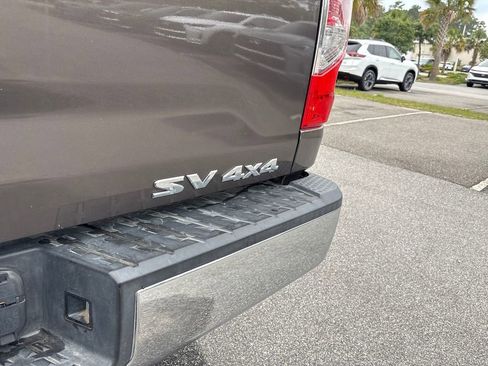 Used 2017 Nissan Titan SV AWD/4WD image 28