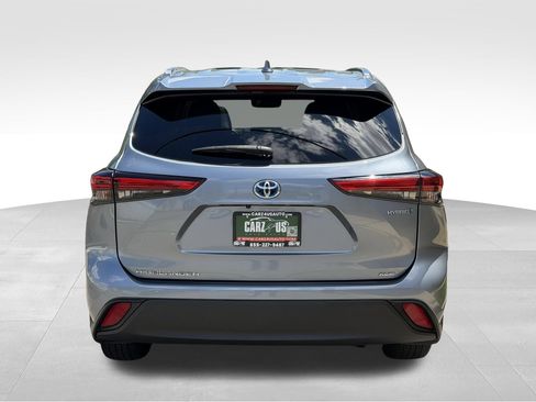 Used 2021 Toyota Highlander XLE AWD/4WD image 8