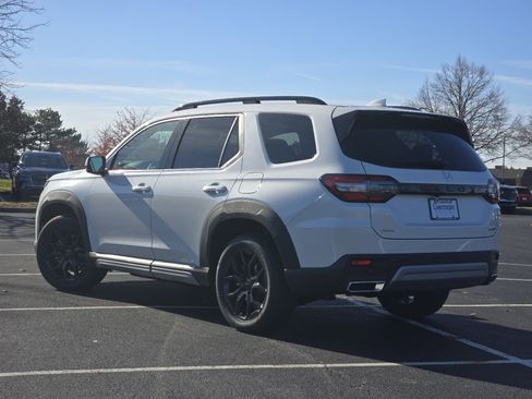 New 2025 Honda Pilot Touring image 17