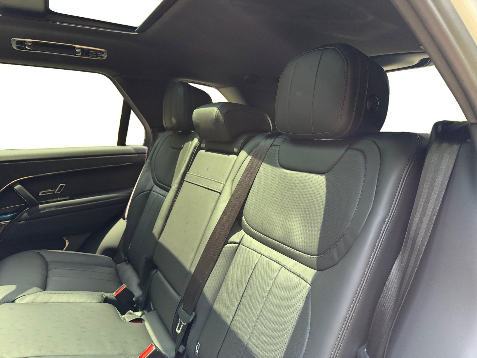 New 2026 Land Rover Range Rover Sport Dynamic SE AWD/4WD image 16