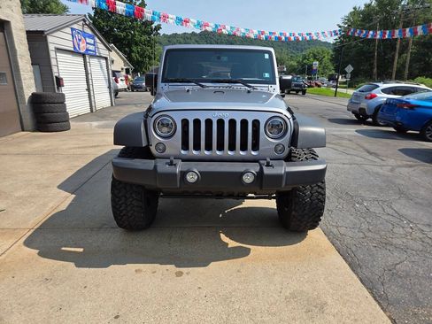 Used 2018 Jeep Wrangler Unlimited Sport S AWD/4WD image 2