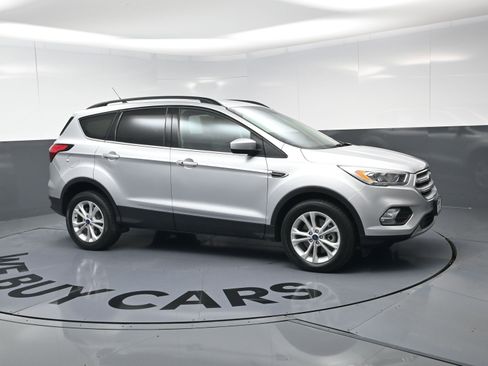 Used 2019 Ford Escape SEL image 2