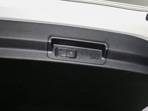Used 2023 Ford Explorer XLT AWD/4WD image 12