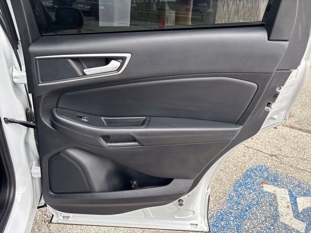 Used 2024 Ford Edge SEL AWD/4WD image 16