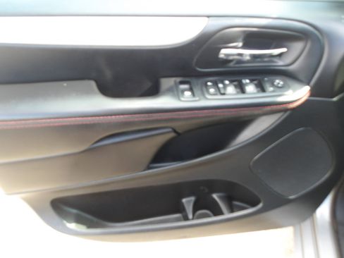 Used 2019 Dodge Grand Caravan GT image 16