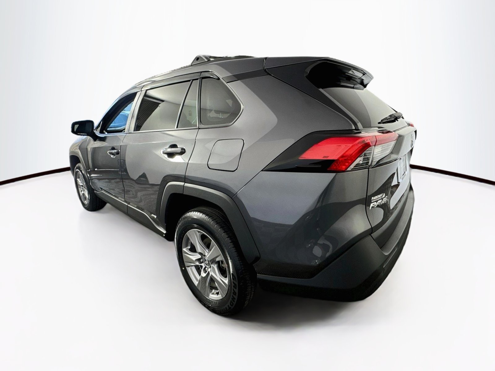 Used 2024 Toyota RAV4 XLE AWD/4WD image 5