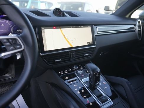 Used 2021 Porsche Cayenne image 26