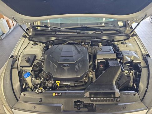 Used 2017 Kia Cadenza Premium w/ Luxury Package image 33