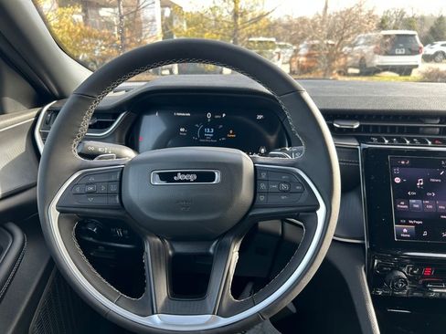 New 2025 Jeep Grand Cherokee Altitude image 10