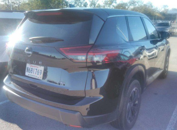 Used 2025 Nissan Rogue SV AWD/4WD image 3