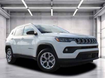 New 2026 Jeep Compass Latitude w/ Mopar Graphics Package