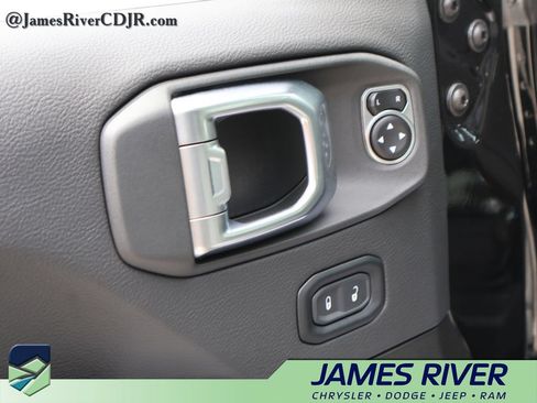 Used 2023 Jeep Gladiator Overland AWD/4WD image 21