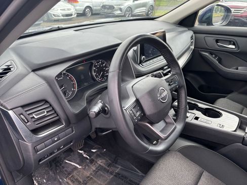 Used 2025 Nissan Rogue SV FWD image 35