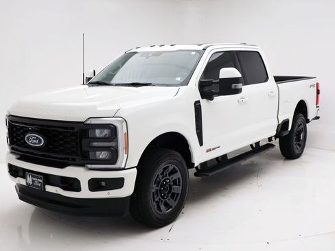 Used 2023 Ford F250 Lariat w/ Lariat Ultimate Package AWD/4WD image 2