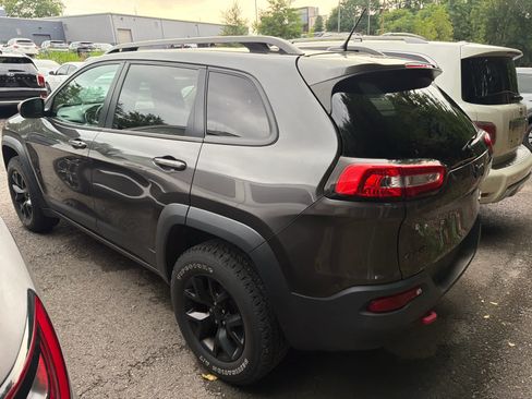 Used 2015 Jeep Cherokee Trailhawk w/ Cold Weather Group AWD/4WD image 3