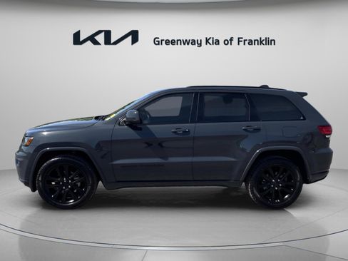 Used 2018 Jeep Grand Cherokee Altitude image 4