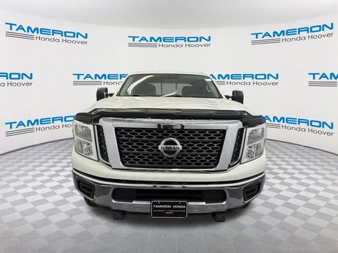 Used 2018 Nissan Titan SV image 2