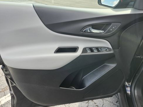 Used 2022 Chevrolet Equinox LS AWD/4WD image 26