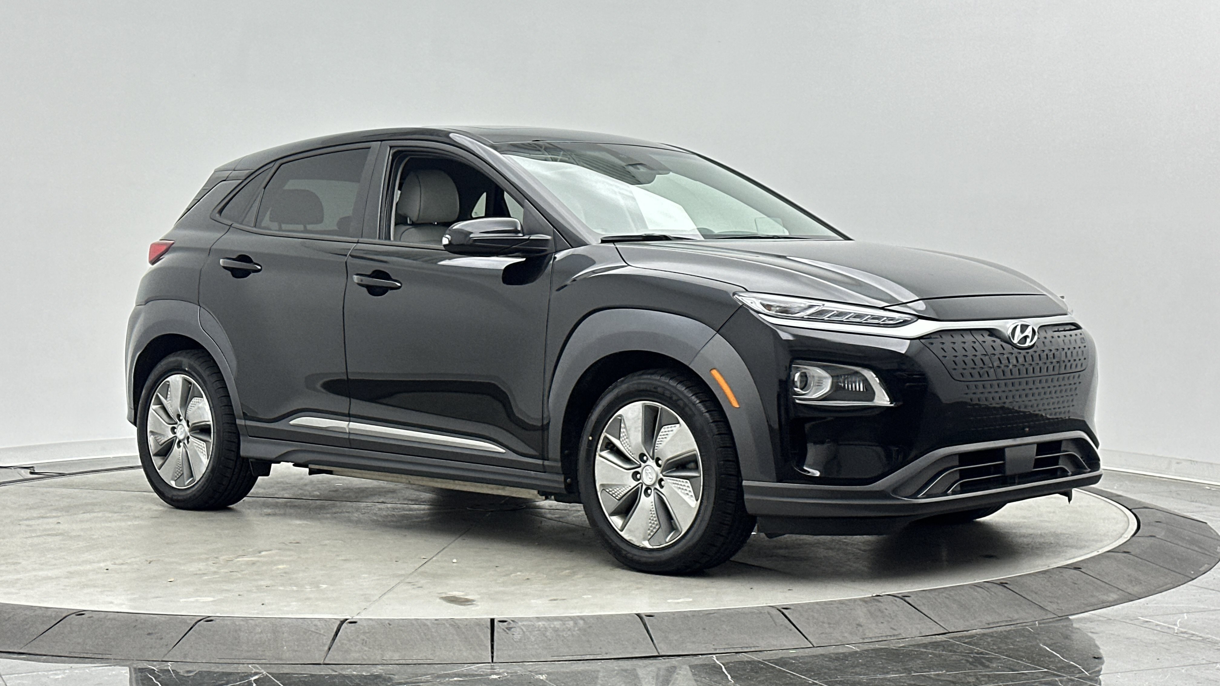 Used 2021 Hyundai Kona Ultimate FWD image 3