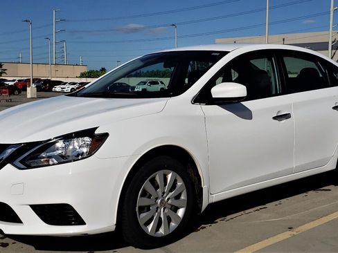Used 2017 Nissan Sentra S FWD image 1