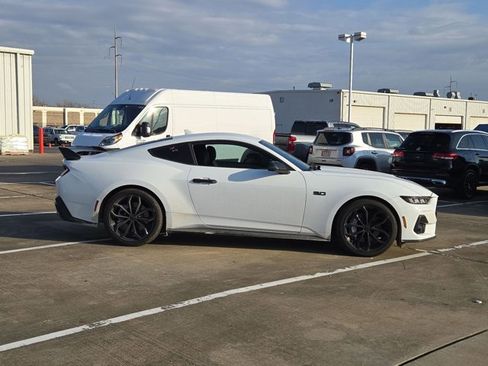 Used 2024 Ford Mustang GT Premium image 4