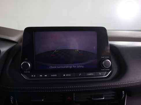 Used 2022 Nissan Rogue SV image 43