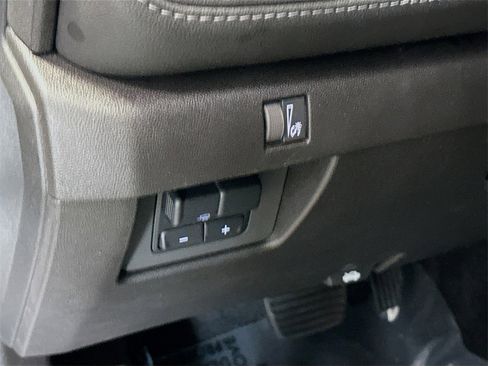 New 2024 Chevrolet Colorado LT w/ LT Convenience Package II image 11