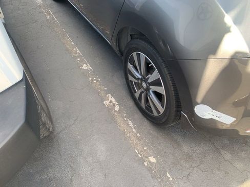 Used 2015 Nissan Leaf SL w/ Premium Package image 11