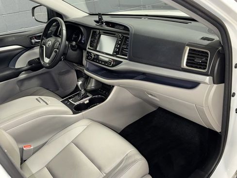 Used 2018 Toyota Highlander XLE image 8