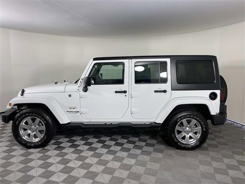 Used 2018 Jeep Wrangler Unlimited Sahara w/ Connectivity Group image 5