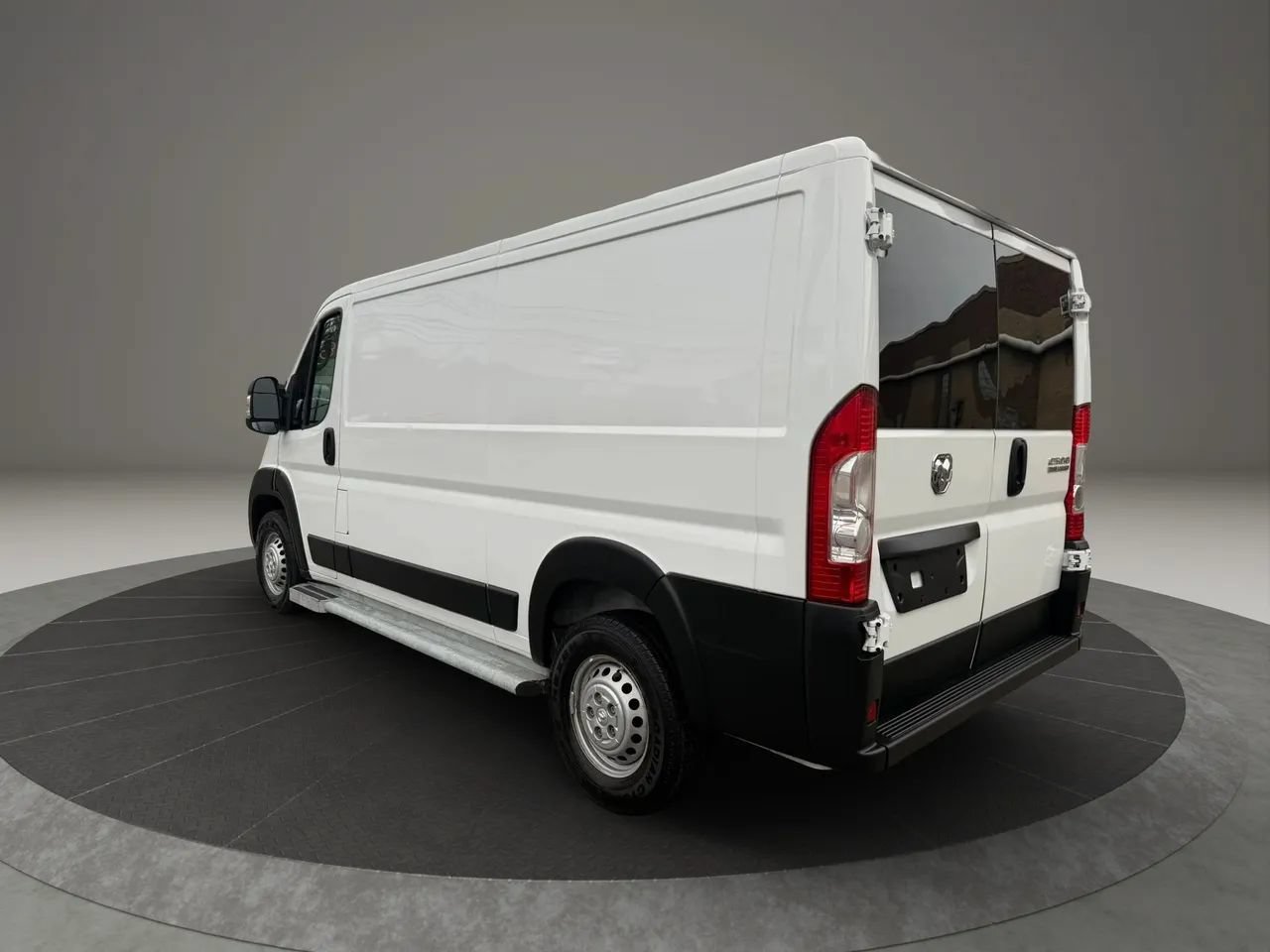 Used 2025 RAM ProMaster 2500 w/ U-Haul Equipment Group FWD image 7