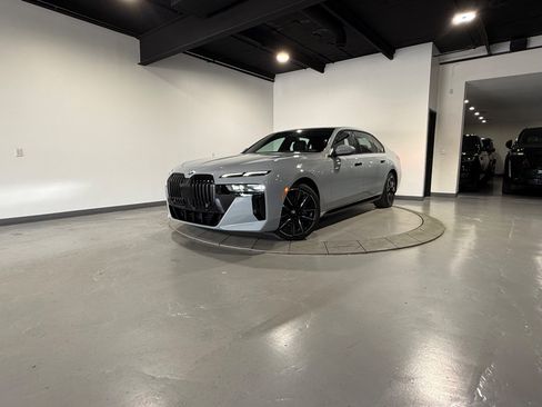 Used 2023 BMW 760i xDrive AWD/4WD image 4