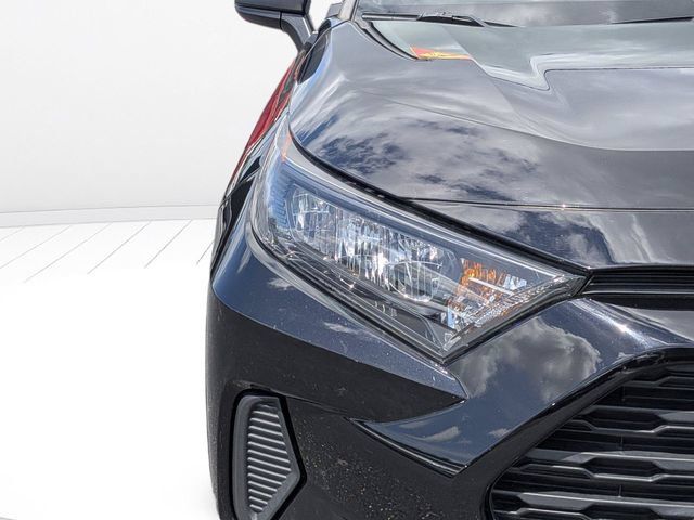 Used 2021 Toyota RAV4 LE AWD/4WD image 9