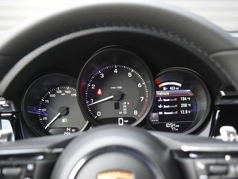 Certified 2025 Porsche Macan image 36