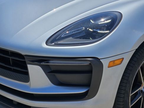 Certified 2023 Porsche Macan AWD/4WD image 12