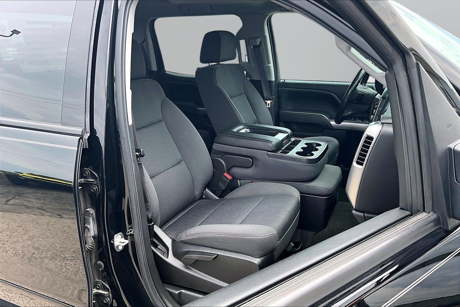 Used 2017 Chevrolet Silverado 1500 LT w/ LT Eassist Package AWD/4WD image 7