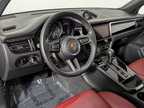 Used 2024 Porsche Macan Base image 15
