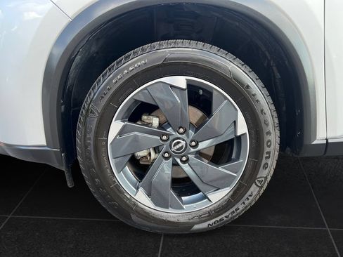 Used 2024 Nissan Rogue SV AWD/4WD image 9