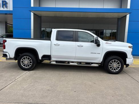 Used 2025 Chevrolet Silverado 2500 LT w/ Z71 Chrome Sport Edition AWD/4WD image 2