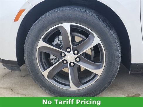 Used 2022 Buick Enclave Essence w/ Sport Touring Edition image 8