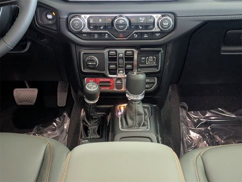 New 2025 Jeep Gladiator Mojave image 21