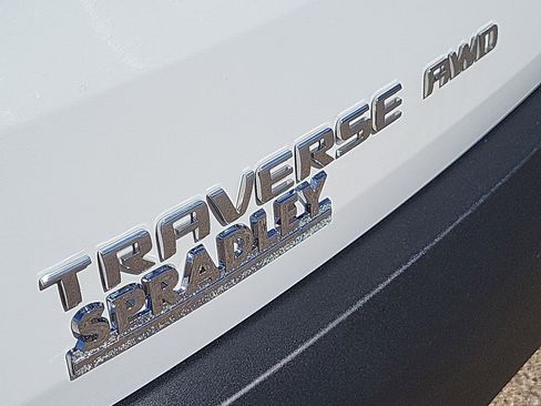 Used 2023 Chevrolet Traverse LS image 31