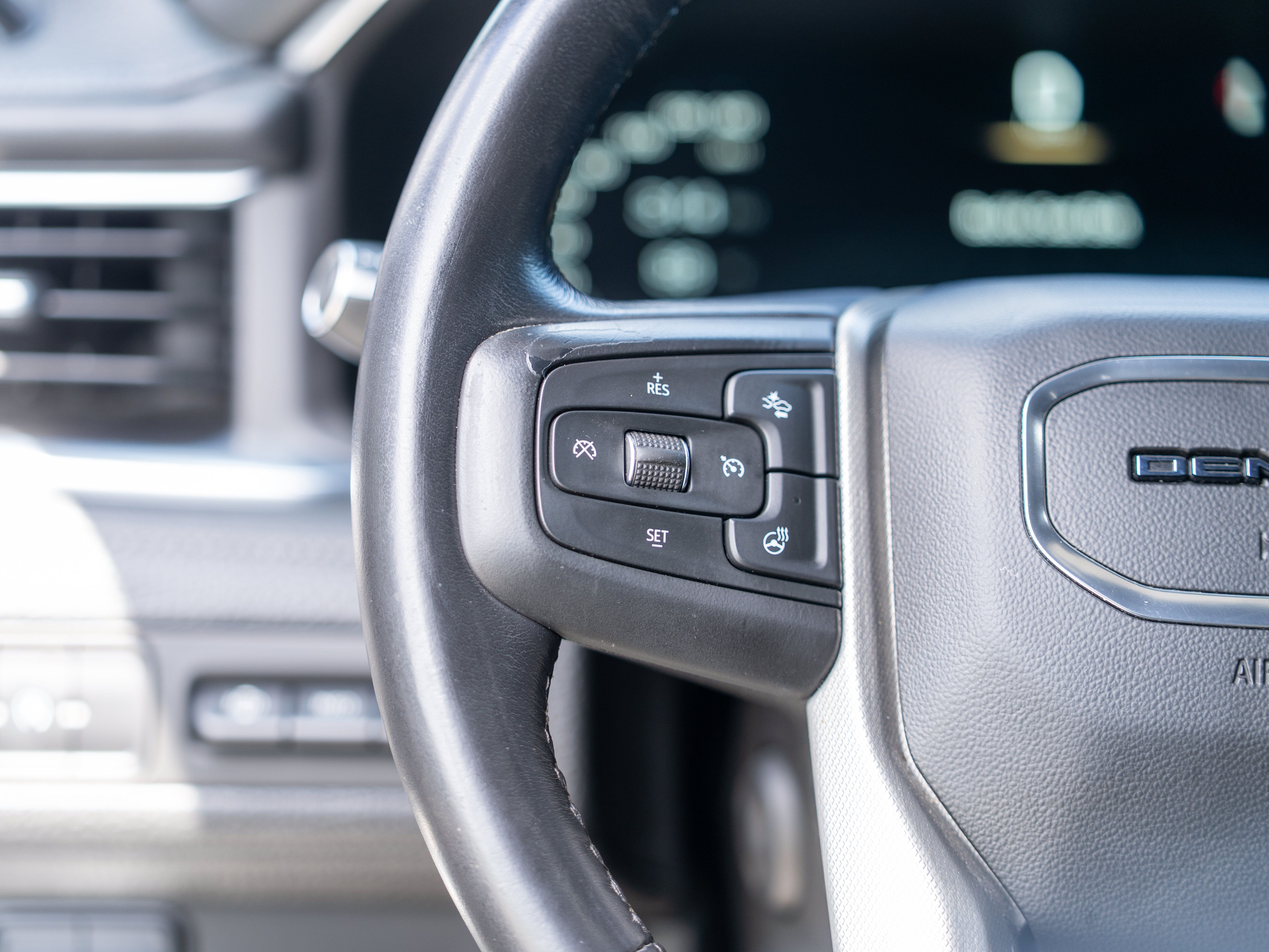 Used 2023 GMC Yukon XL Denali RWD image 20